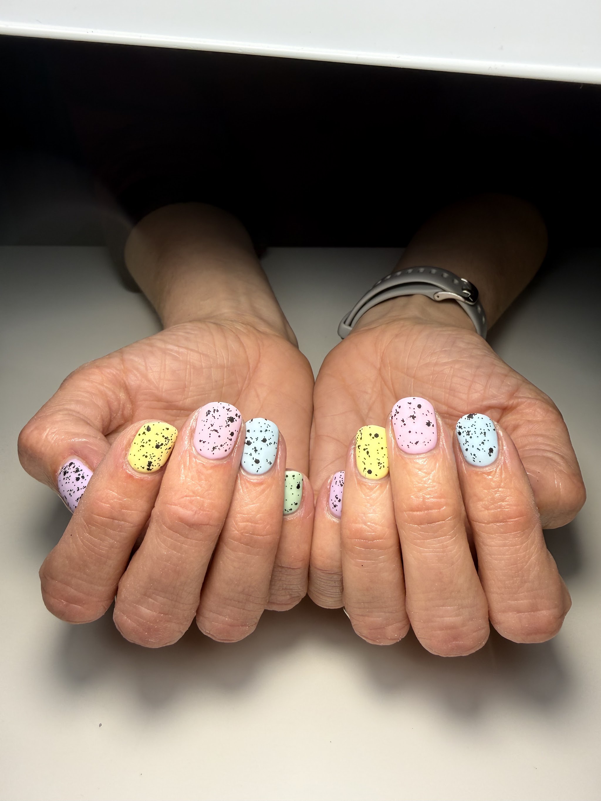 Pastel speckled nails in lilac, lemon, mint and blue
